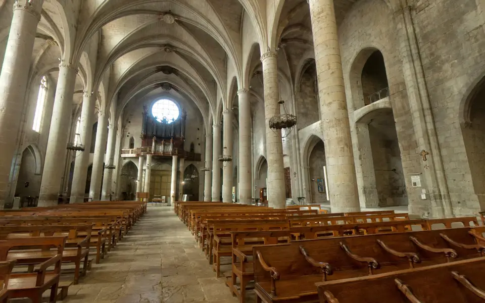 Nave de la Basílica de Santa Maria de Castelló d'Empúries