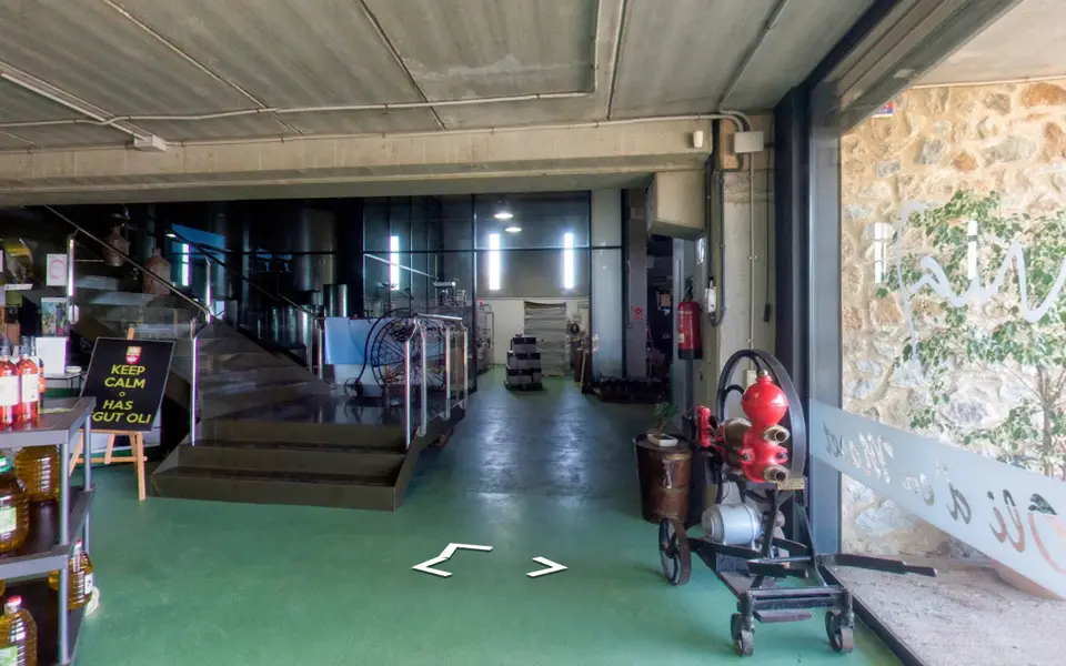 Tienda de vinos y aceites de la bodega Masetplana, en Garriguella